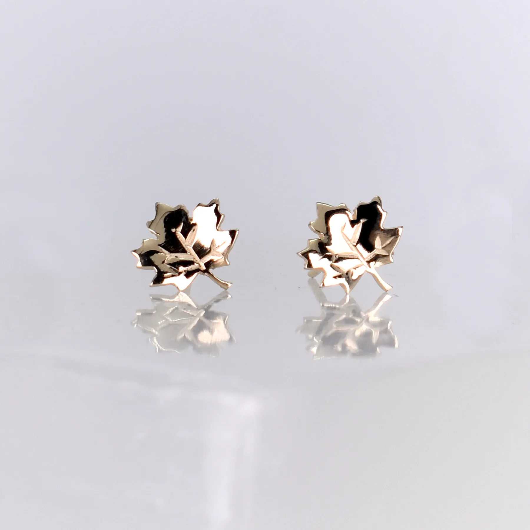 10kt gold maple leaf earrings