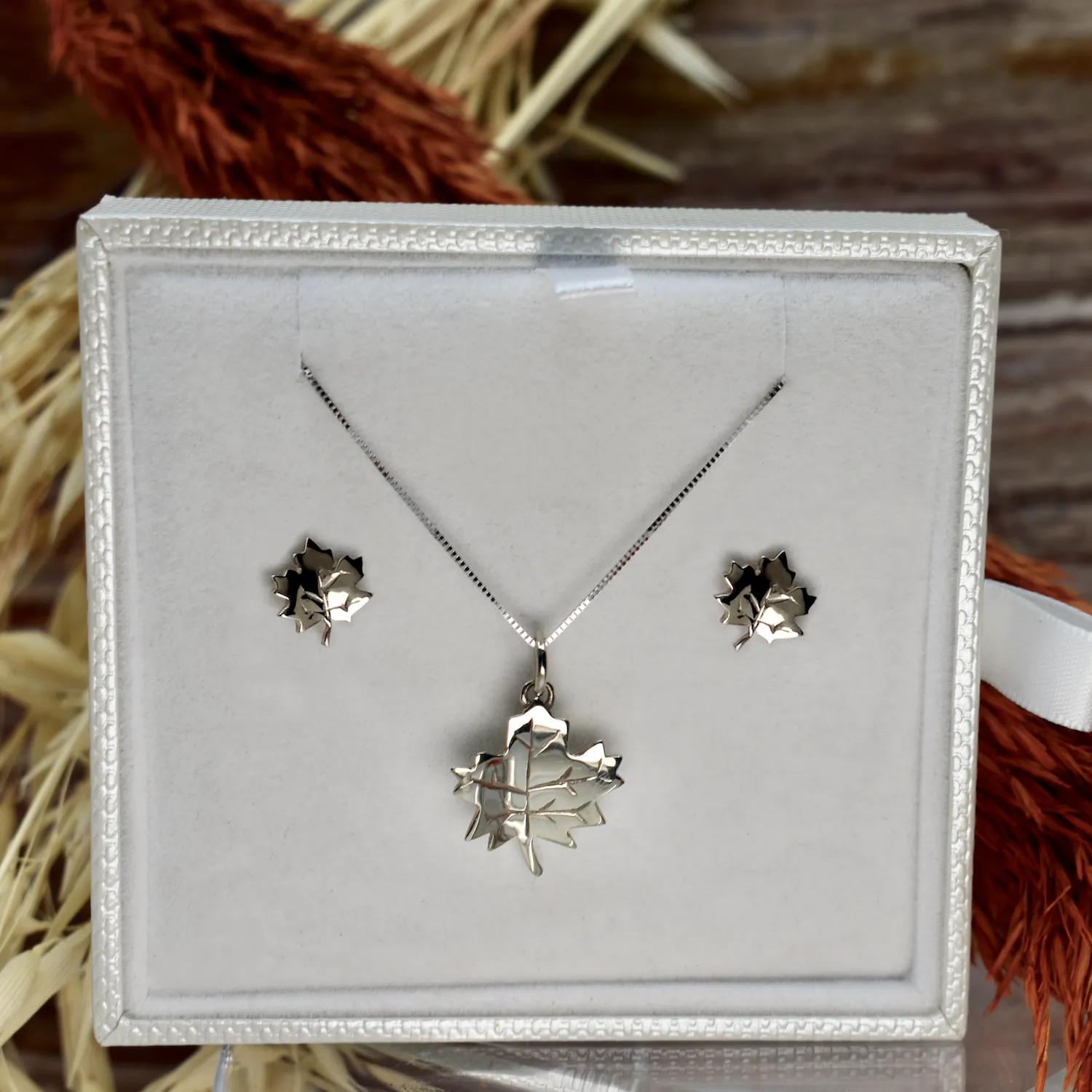 10kt Gold Maple Pendant & Earring Set - Google SEO optimized