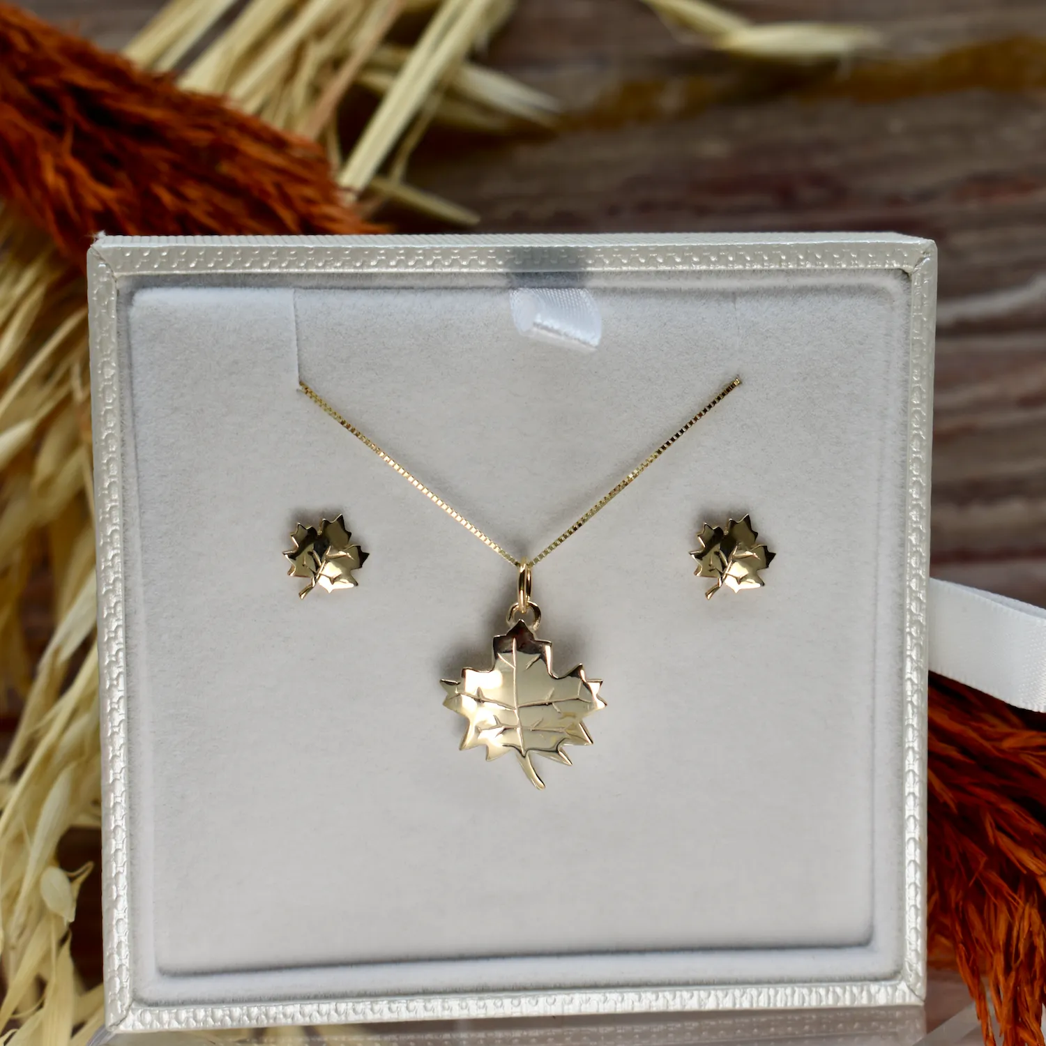 10kt Gold Maple Pendant & Earring Set - Google SEO optimized