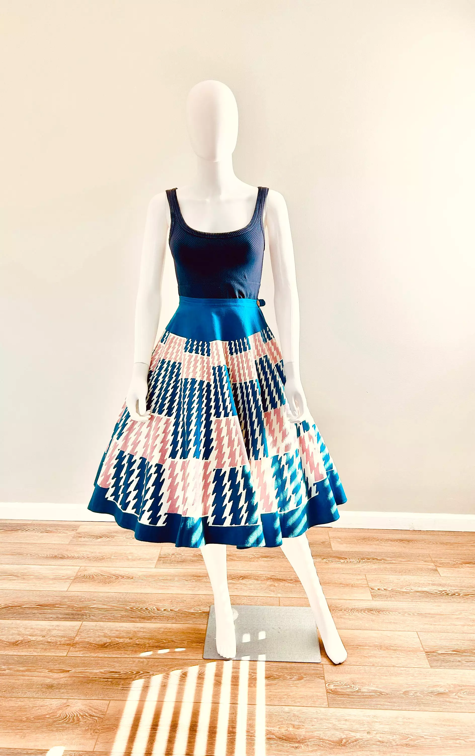 1950s Circle Skirt with Retro Houndstooth Print - Size XS