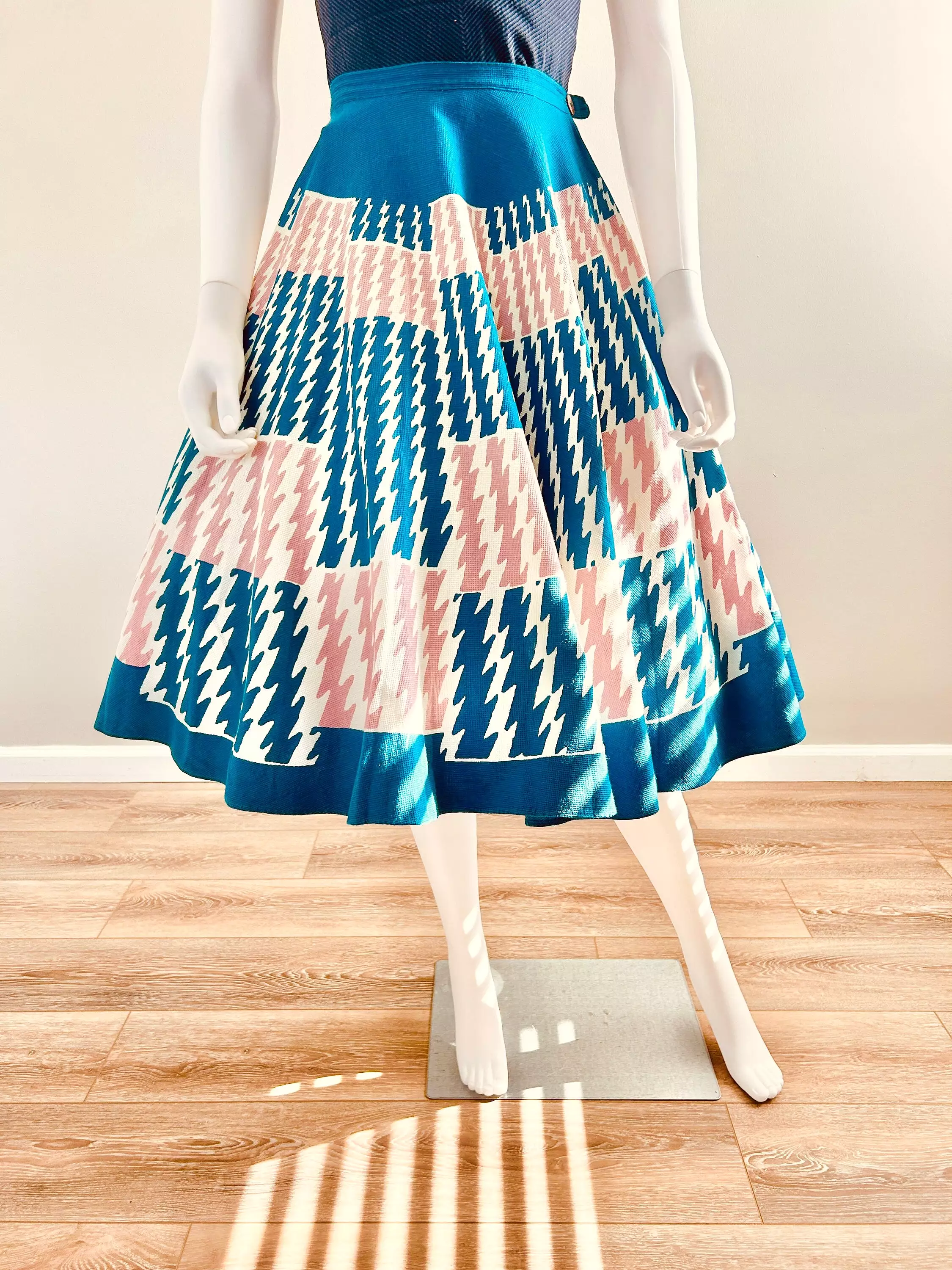 1950s Circle Skirt with Retro Houndstooth Print - Size XS