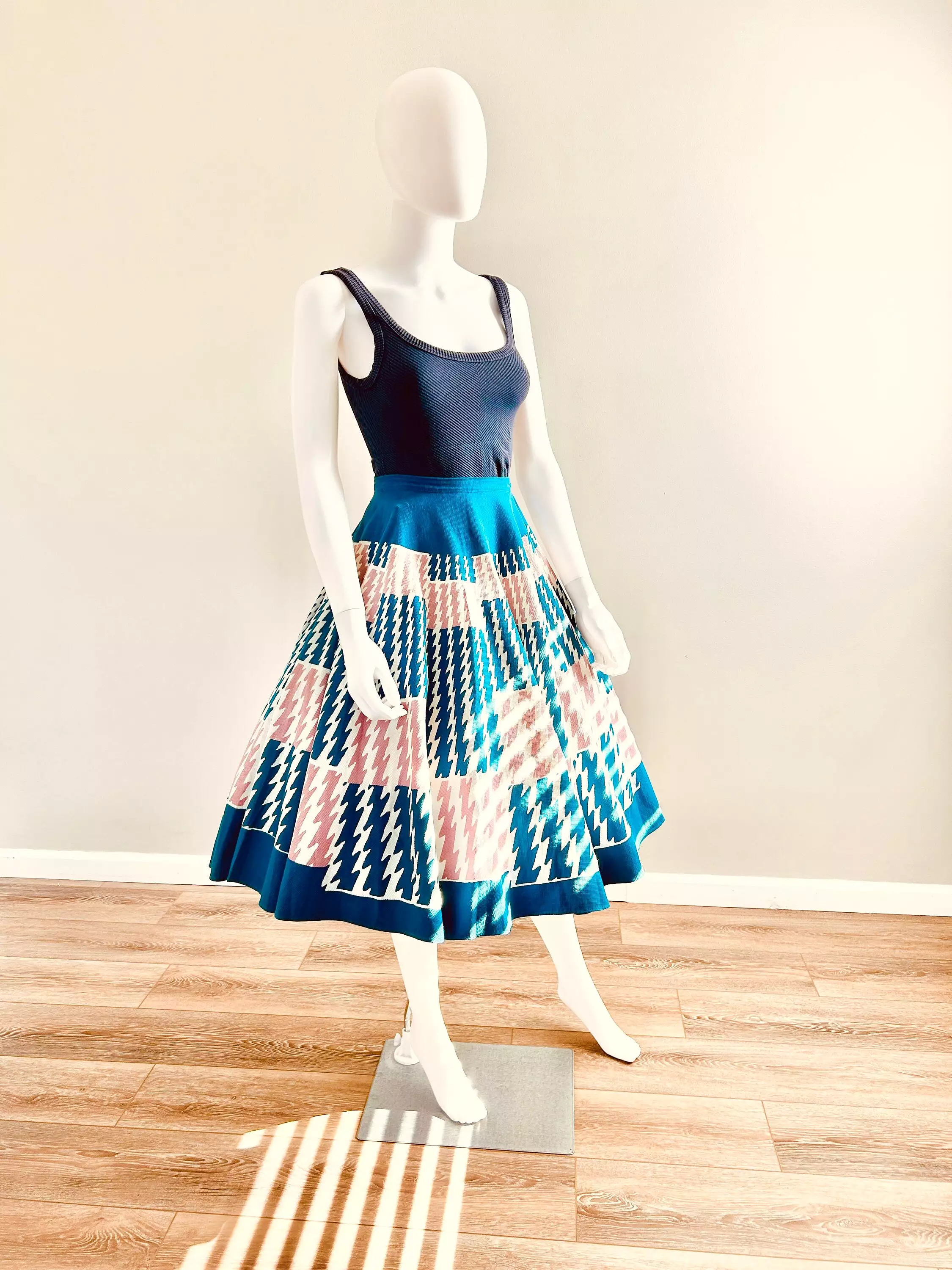 1950s Circle Skirt with Retro Houndstooth Print - Size XS