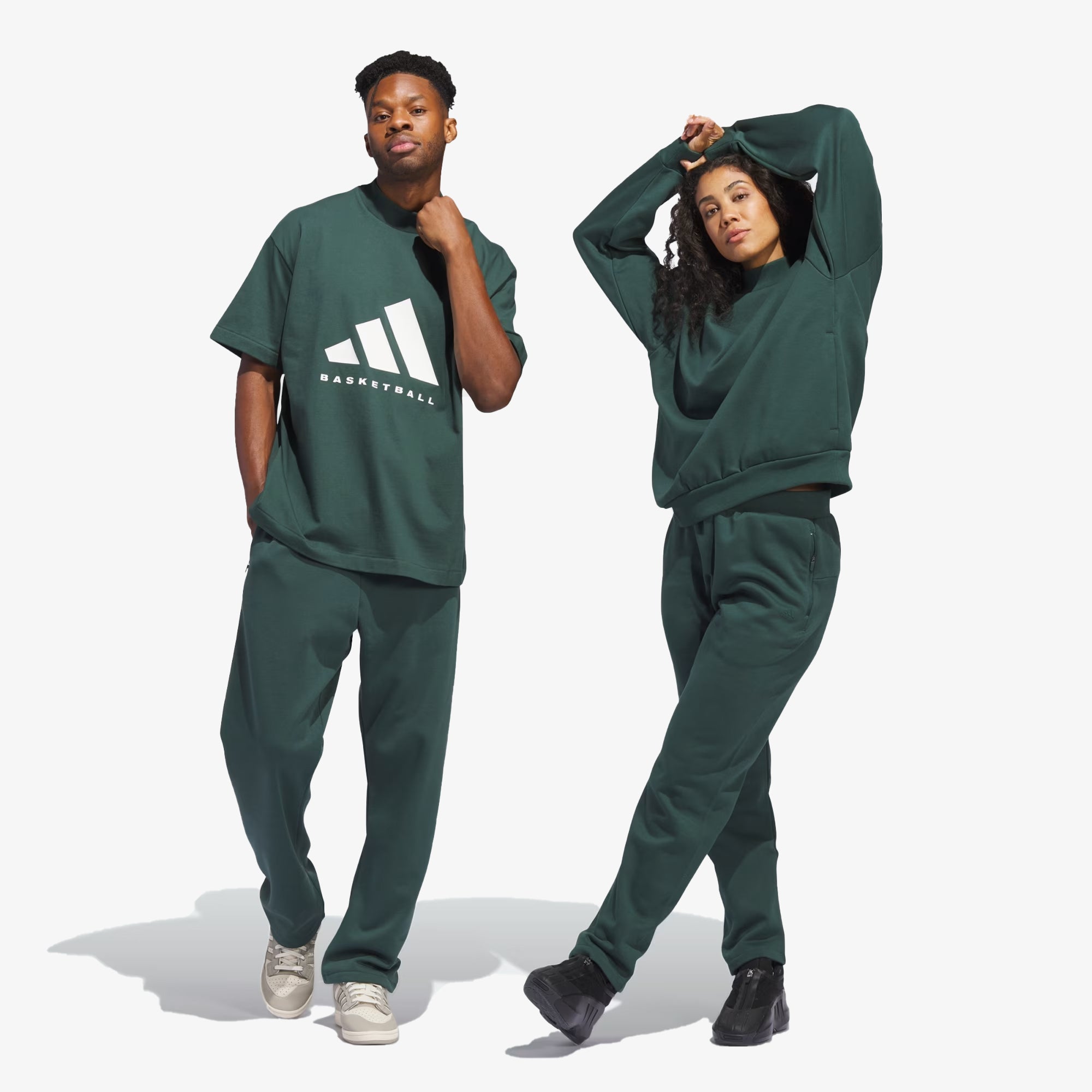 Basketball sweatpants mineral green.