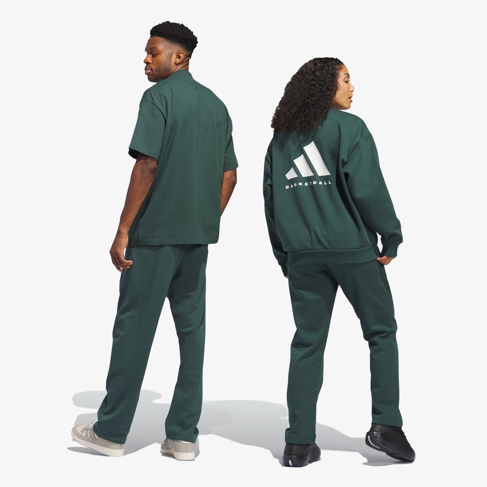 Basketball sweatpants mineral green.