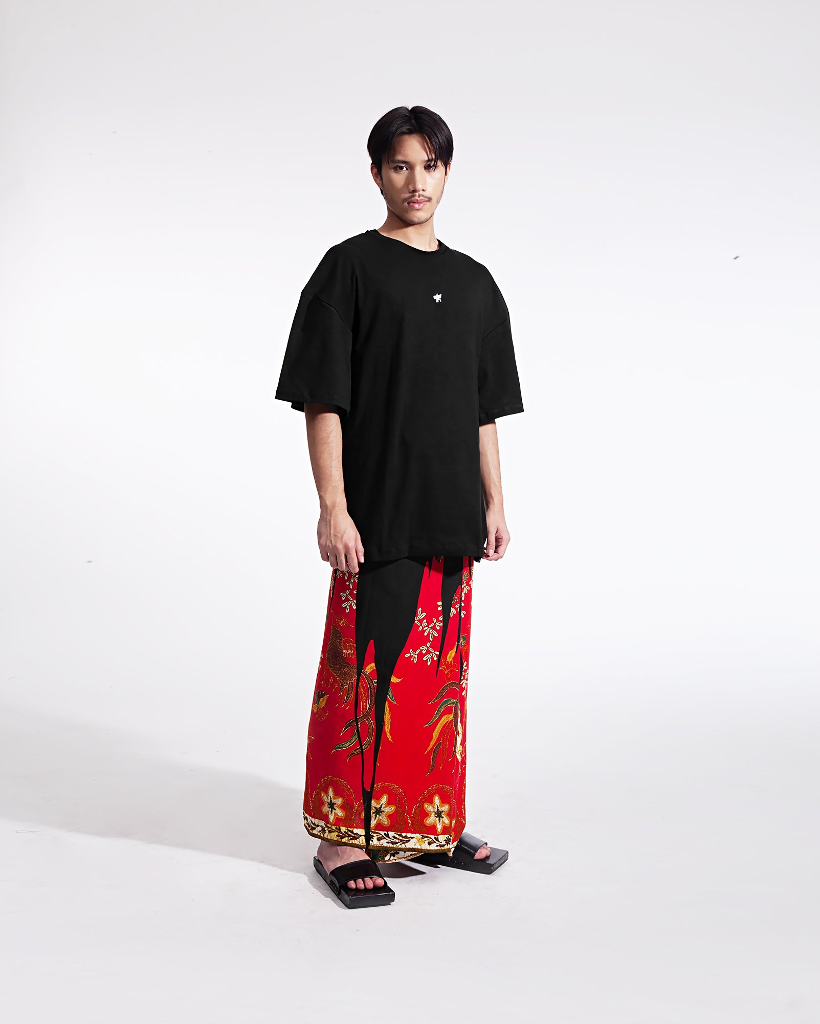 Black Pose Tee, Batik Dakwat