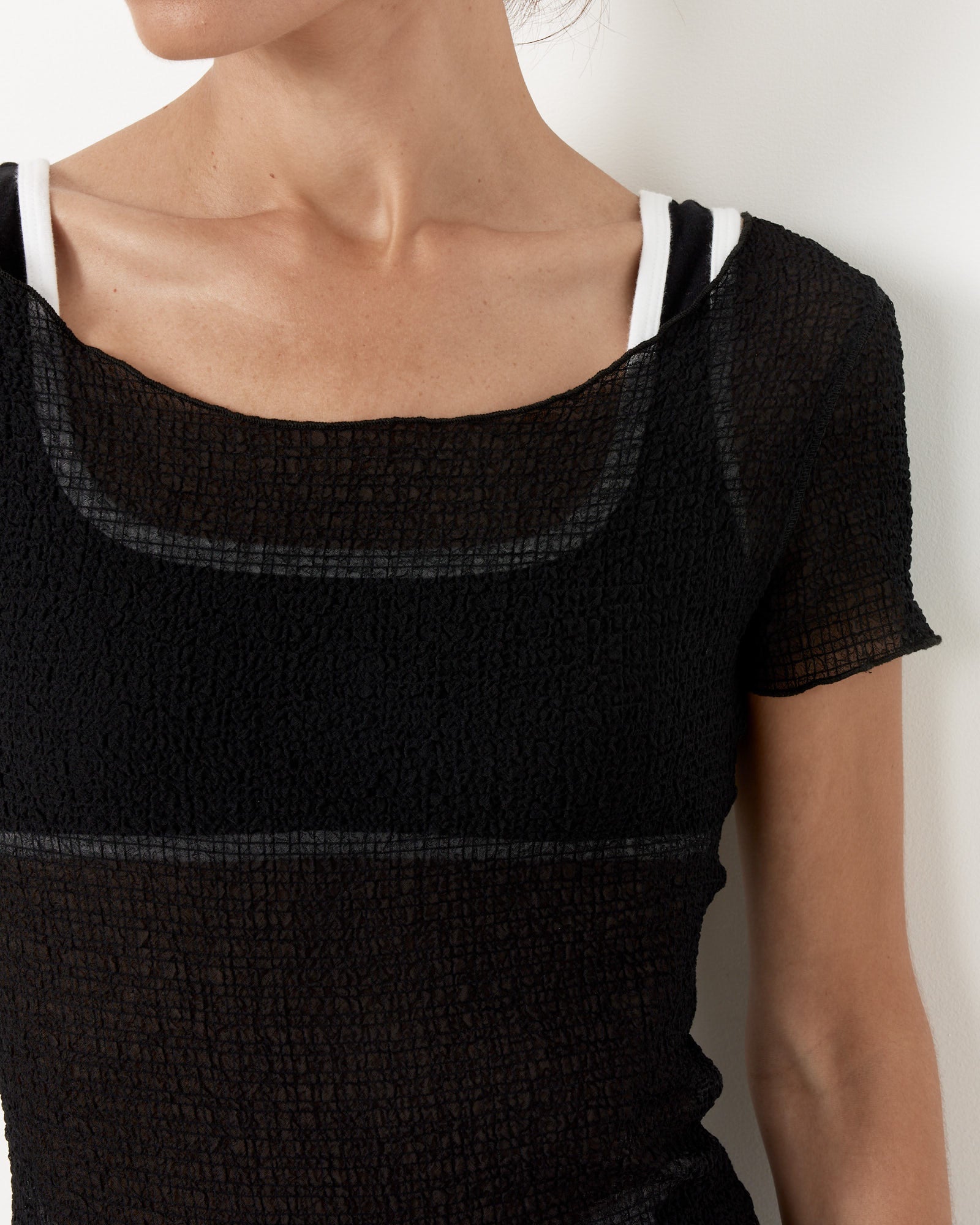 Fresa Tee in Black - Crinkle Fabric