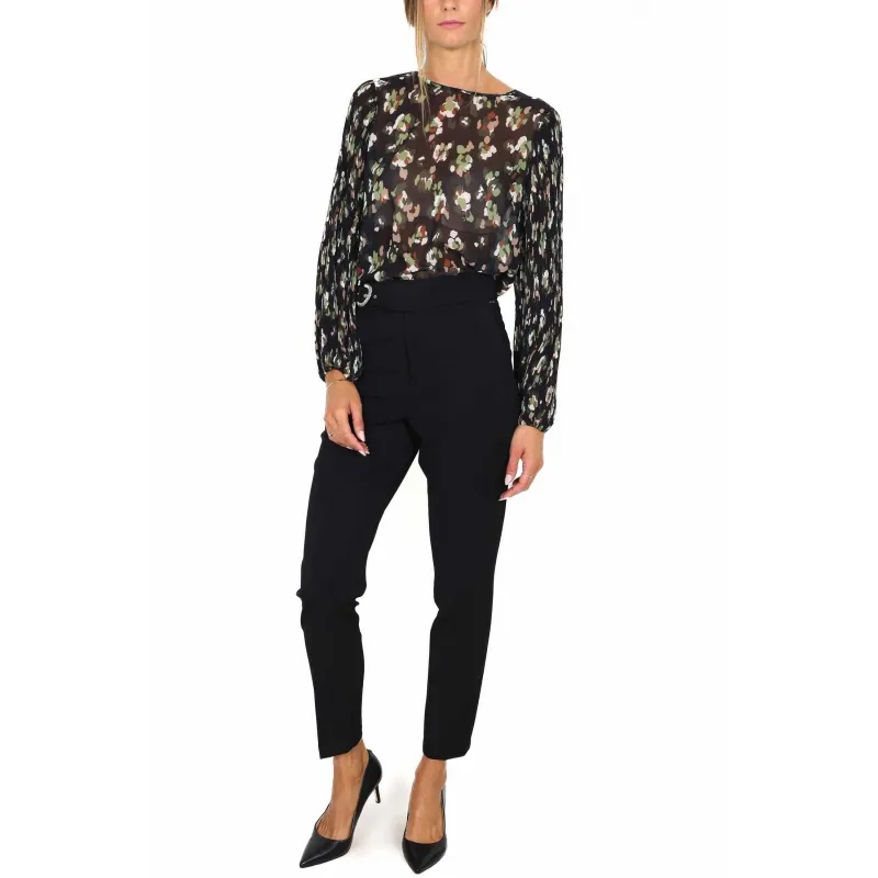 High-waisted black pants with jewel buckle