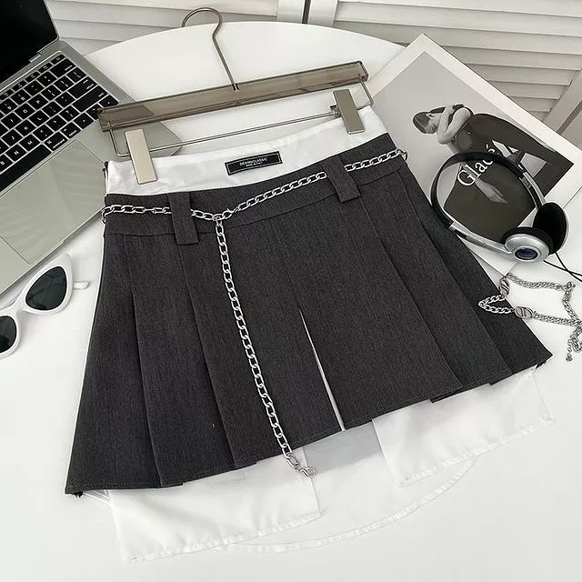 High-Waisted Pleated Mini Skirt with Chain Belt - EE20