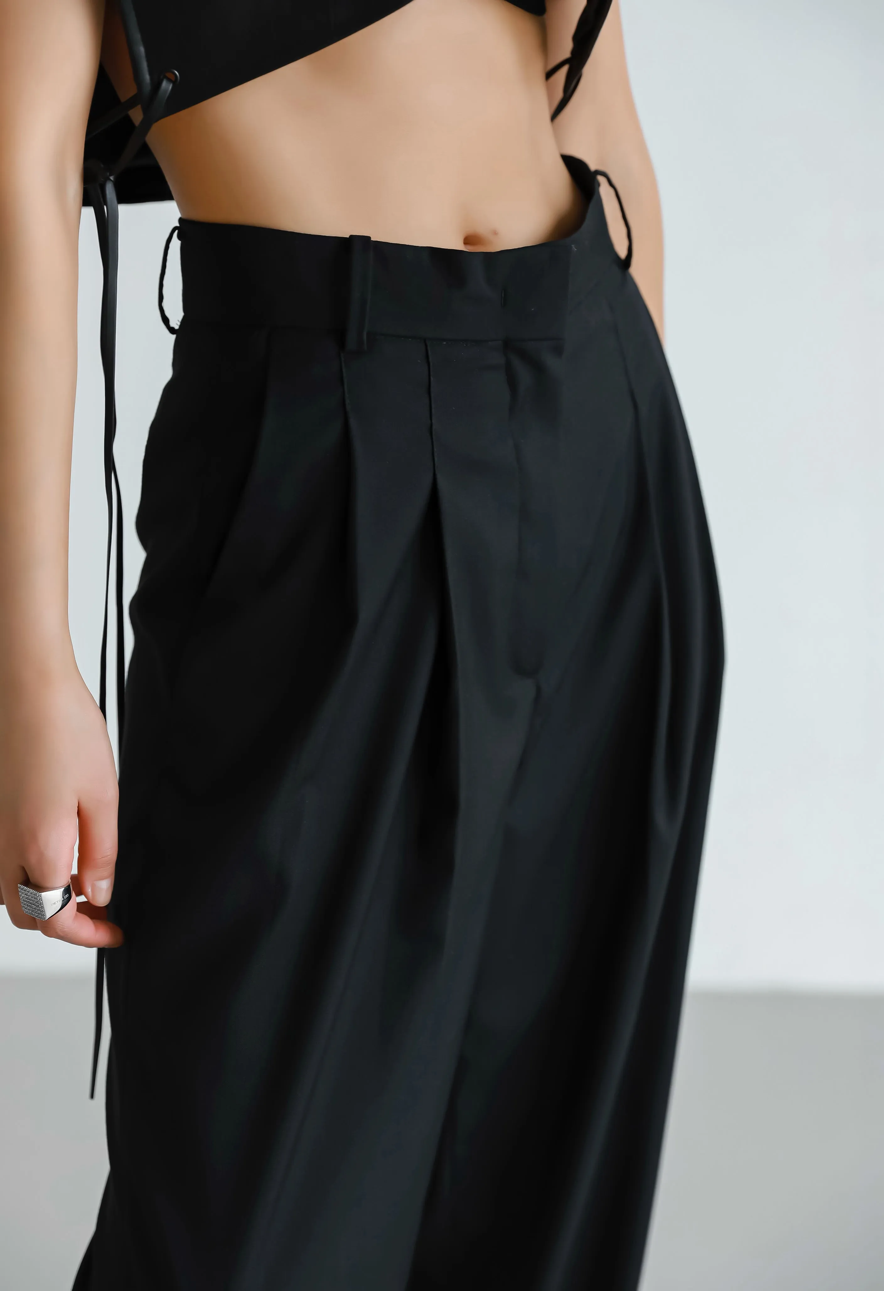 Black Pleated Pants - Lizzy