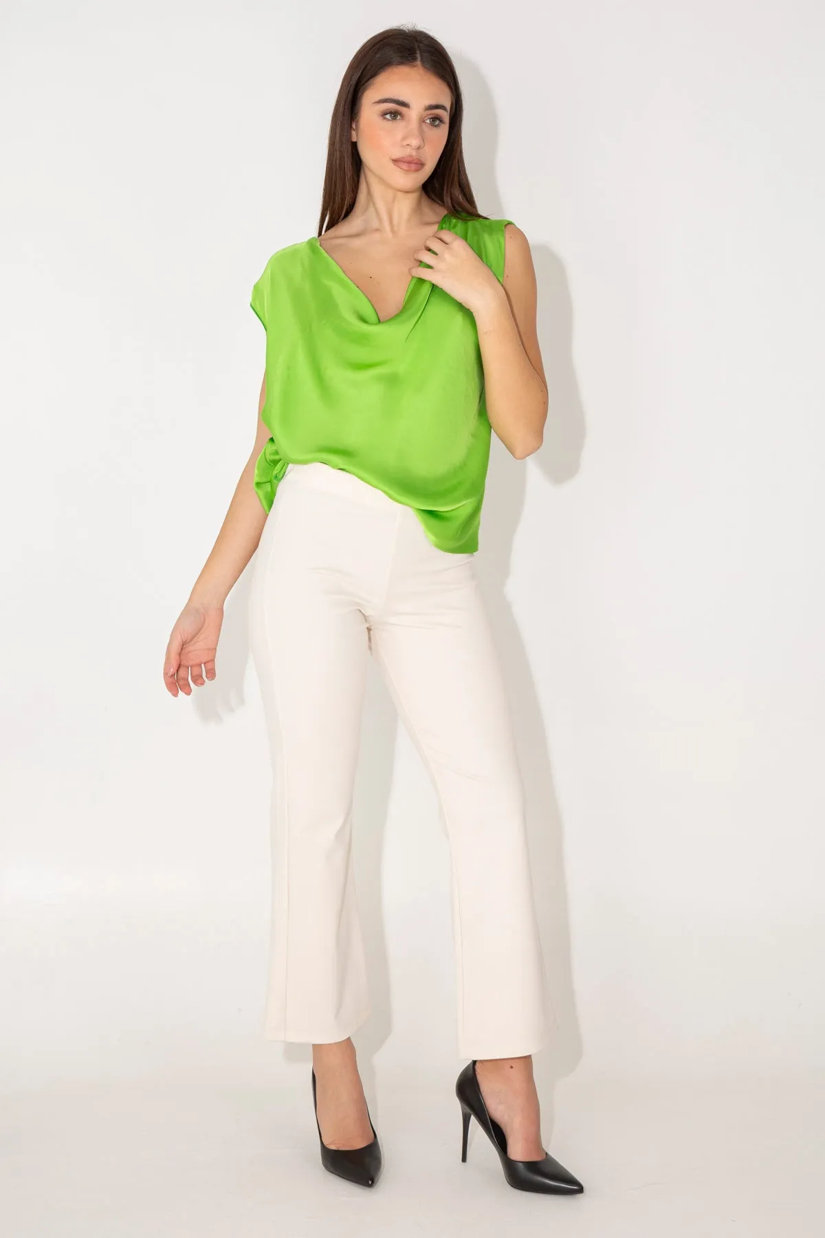 Solid color wide leg pants.