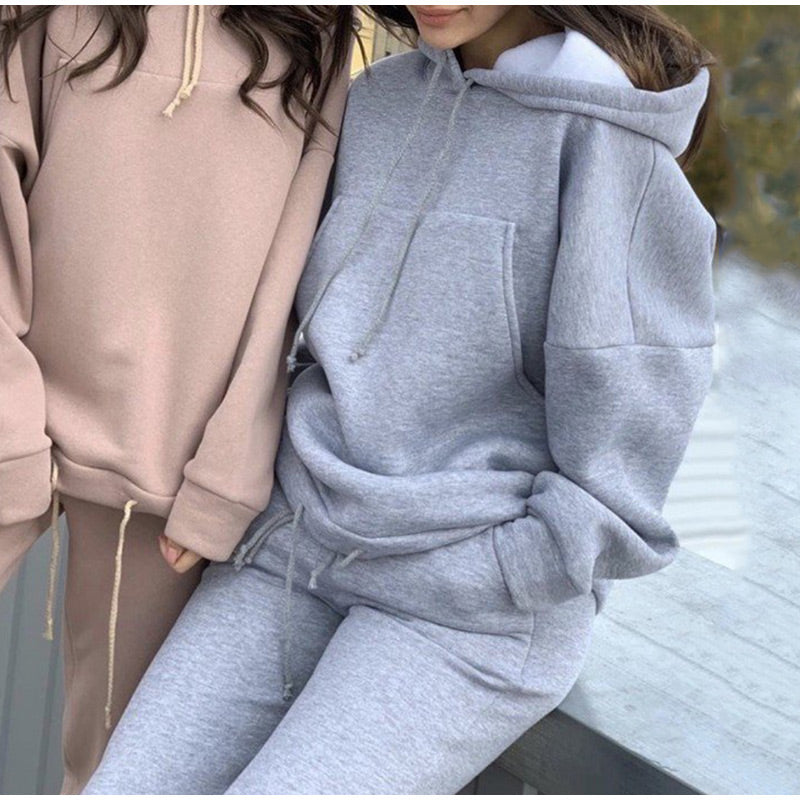 women sweatpants outfit casual tracksuit