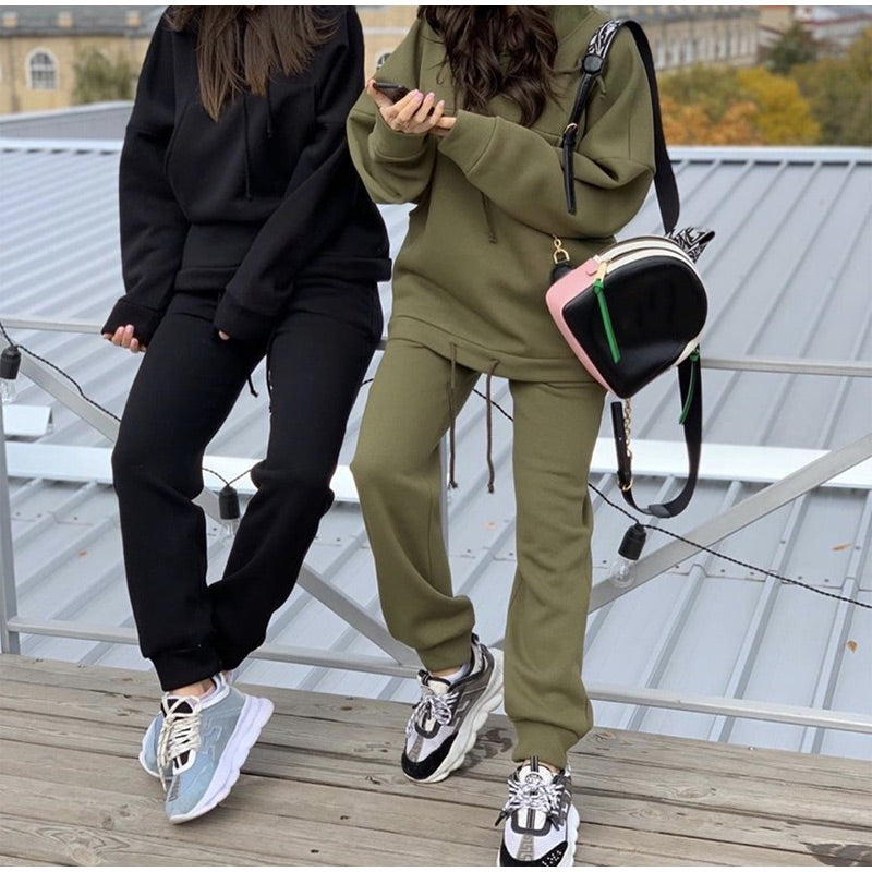 women sweatpants outfit casual tracksuit