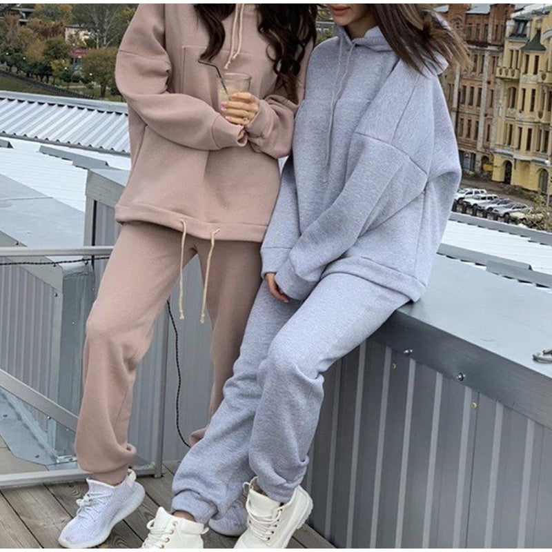 women sweatpants outfit casual tracksuit