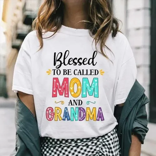 Women's Short Sleeve T-shirts with Mama Print in Simple Letter Style.