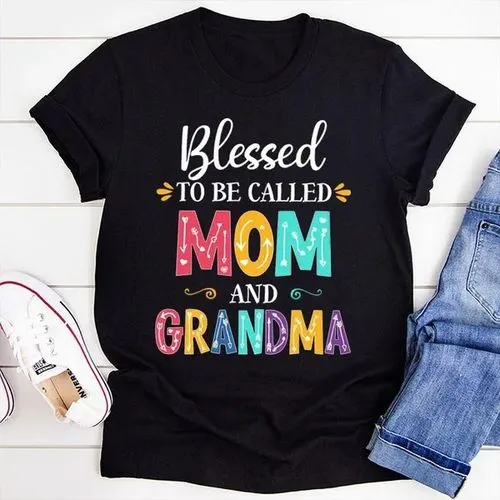 Women's Short Sleeve T-shirts with Mama Print in Simple Letter Style.