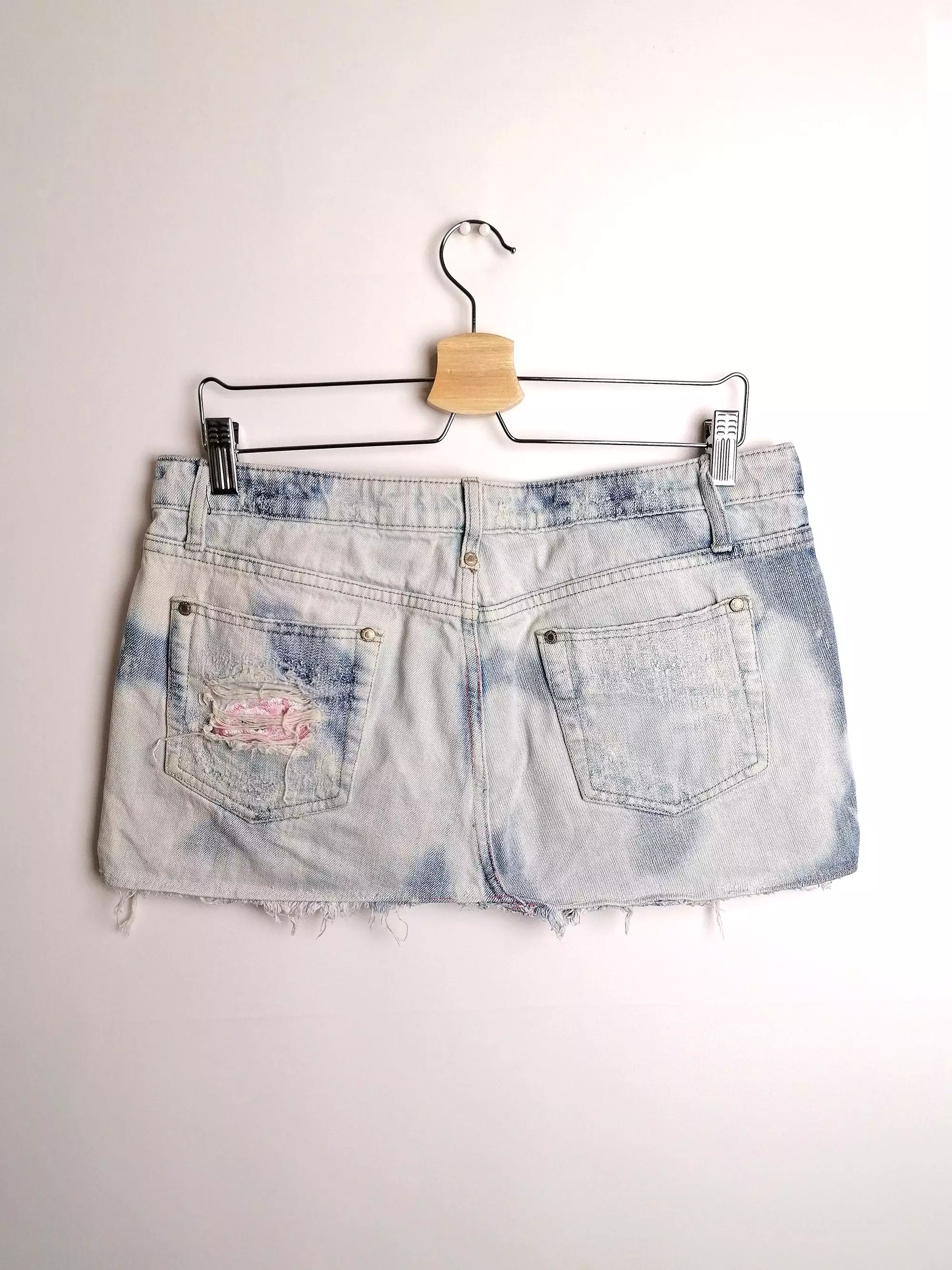 Y2K Denim mini-skirt with frayed hem - size M