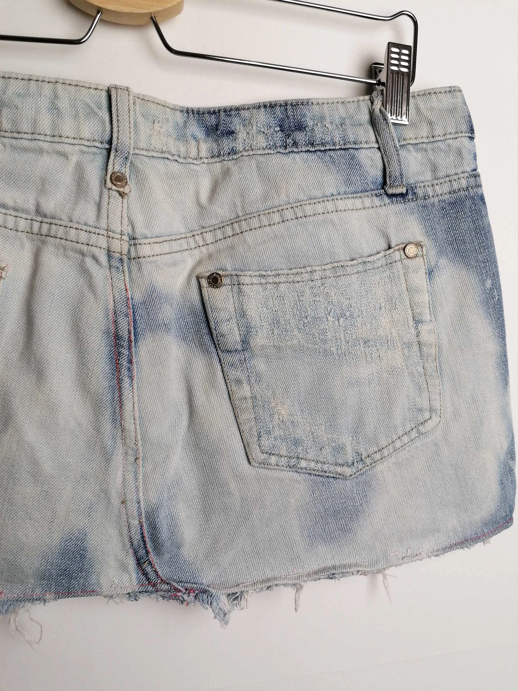 Y2K Denim mini-skirt with frayed hem - size M